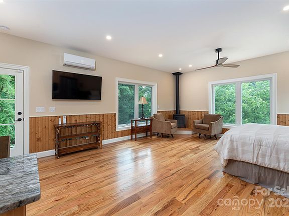 15th image of 326 Golden Valley Dr