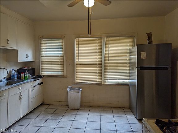 5th image of 10411 Rosehill Ave