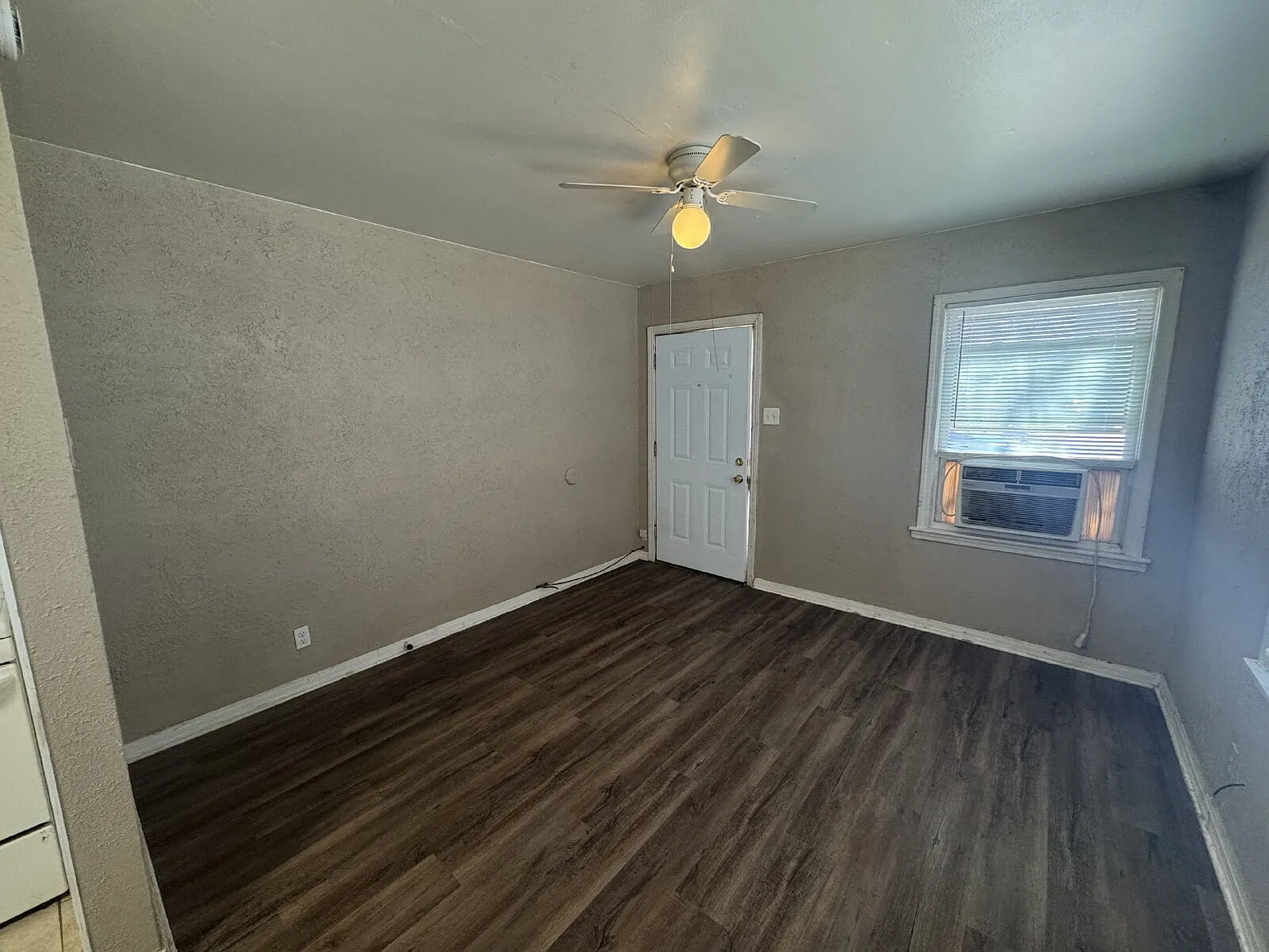 1 bed, 1.0 bath, 676 sqft, $525 — Photo 2