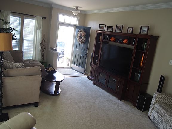 4th image of 323 McNair Dr
