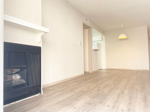3rd image of 3130 Bagley Ave APT 109