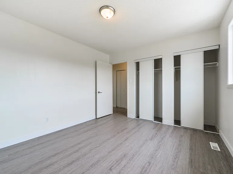 121 Street NW — Photo 9