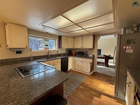3rd image of 379 Shannon Dr