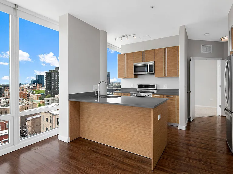 24 S Morgan Apartments — Photo 10