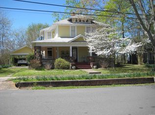 1009 7th St, Mena, AR 71953