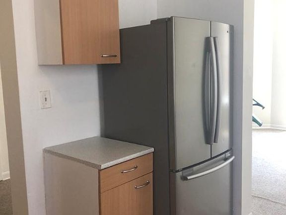 4th image of 404 W 17th St