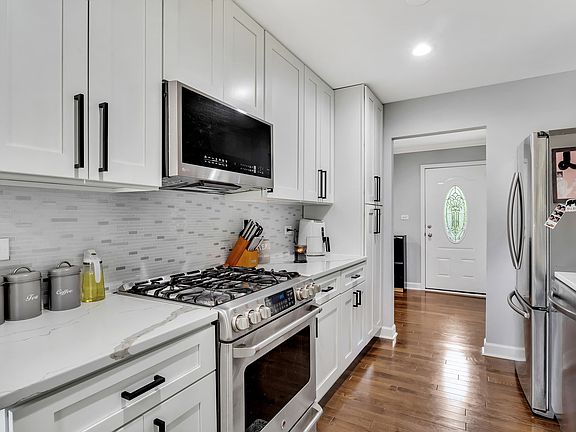 5th image of 1811 N Park Dr