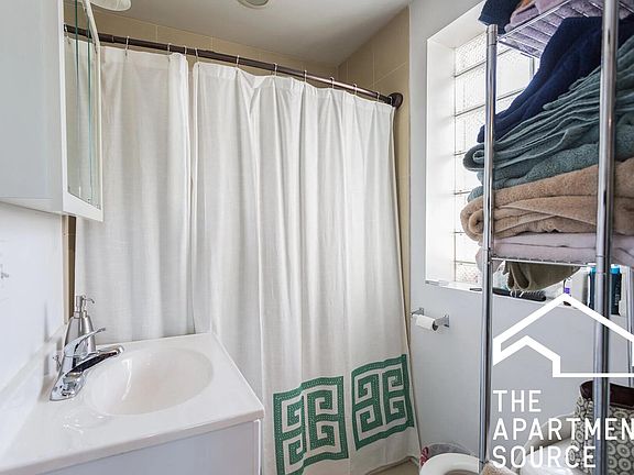 5th image of 4551 N Wolcott Ave #3