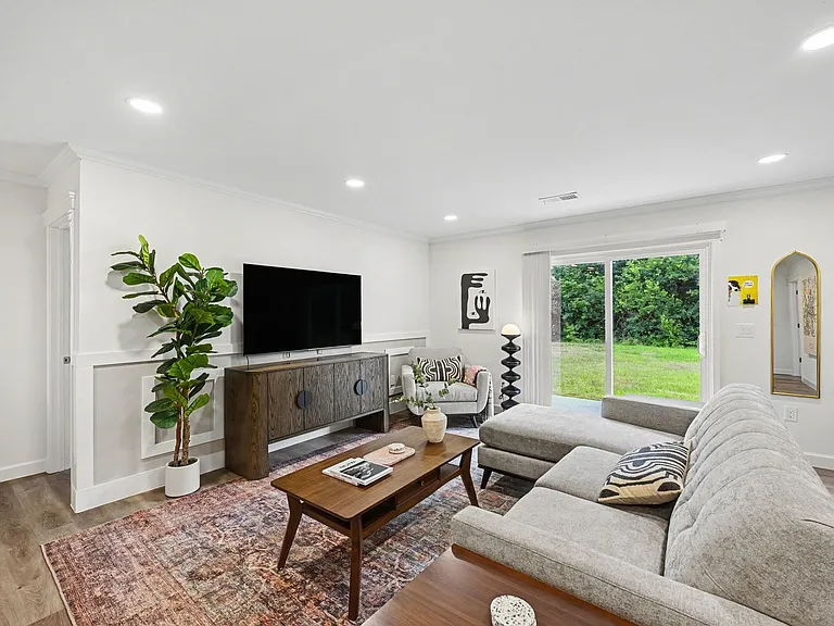 2064 Thimble Creek Dr — Photo 2