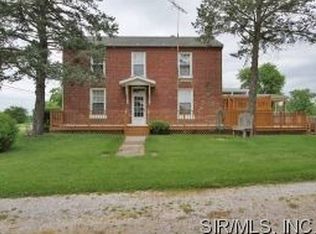 908 Williamson Ave, Staunton, IL 62088