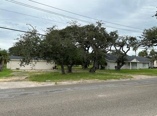 211 Traylor Blvd, Rockport, TX 78382