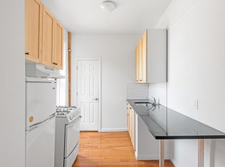 579 61st St APT 4B, Brooklyn, NY 11220