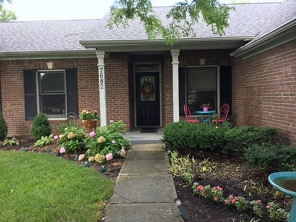 Lovely walkway/ front porch