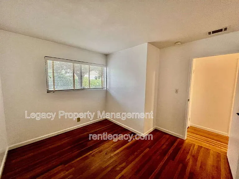 280 Markham Ave — Photo 13