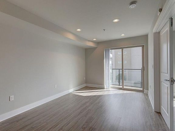 5th image of 1 St Helens Ave APT 104