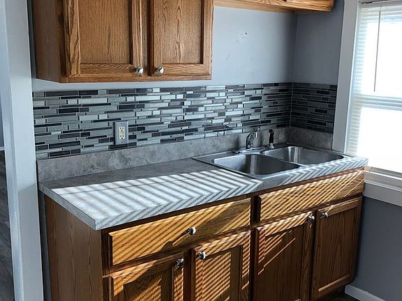 5th image of 412 2nd Ave S #2