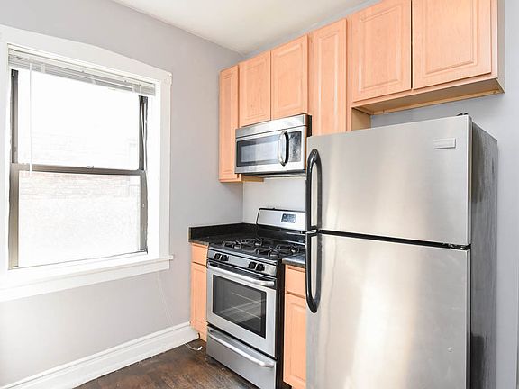 3rd image of 3255 W Eastwood Ave Unit 4