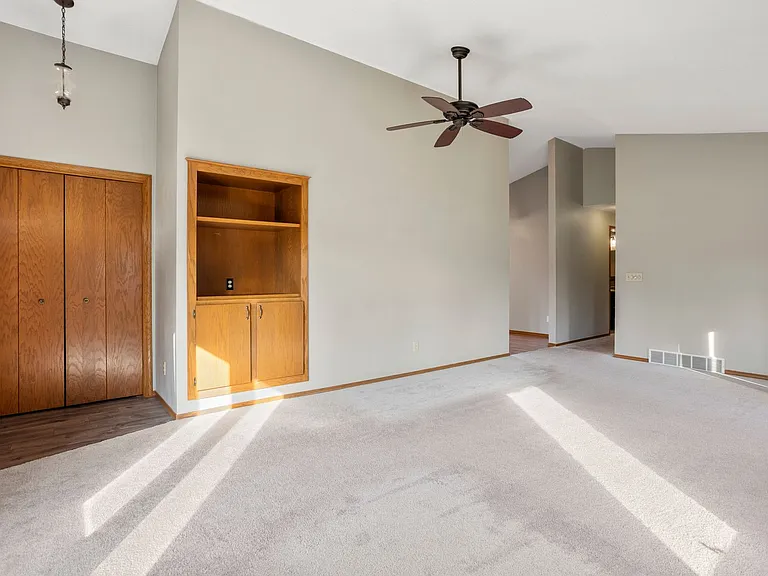 1324 Bluebird Ct — Photo 2