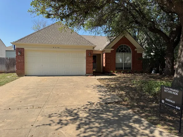 8208 Cloverglen Ln, Fort Worth, TX 76123