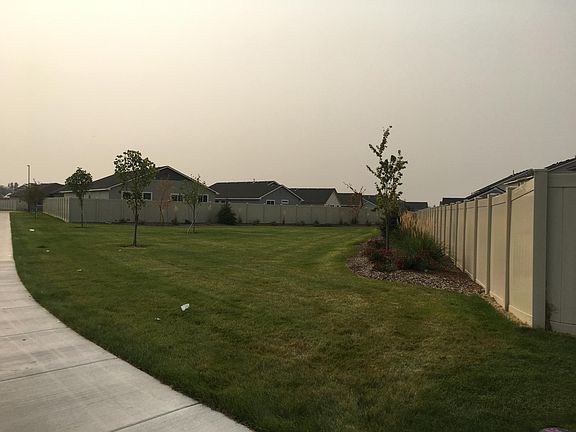 Green Space Easement behind the home between rear neighbors.