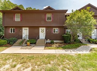 142 Candlewood Dr #142, Enfield, CT 06082