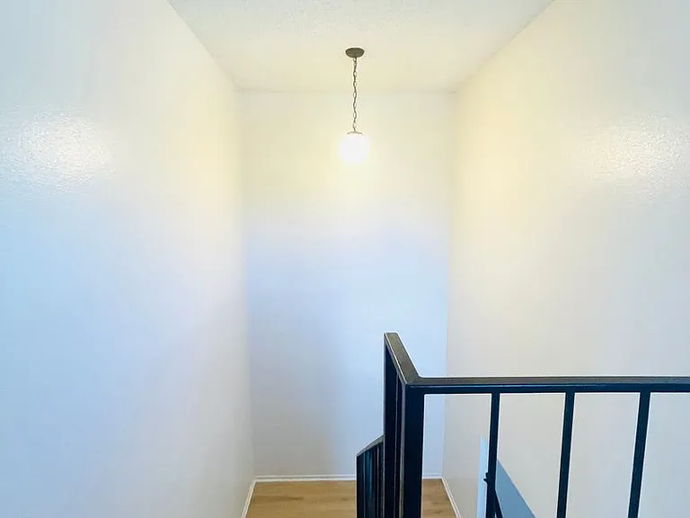 345 Clay St — Photo 6