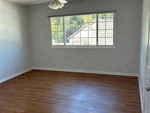 3rd image of 204 Toyon Ln Unit A