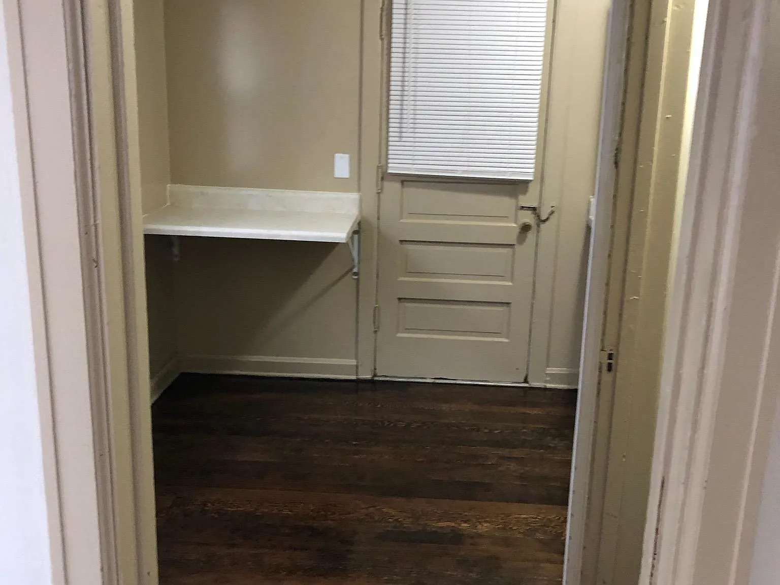 547 Burr St — Photo 2