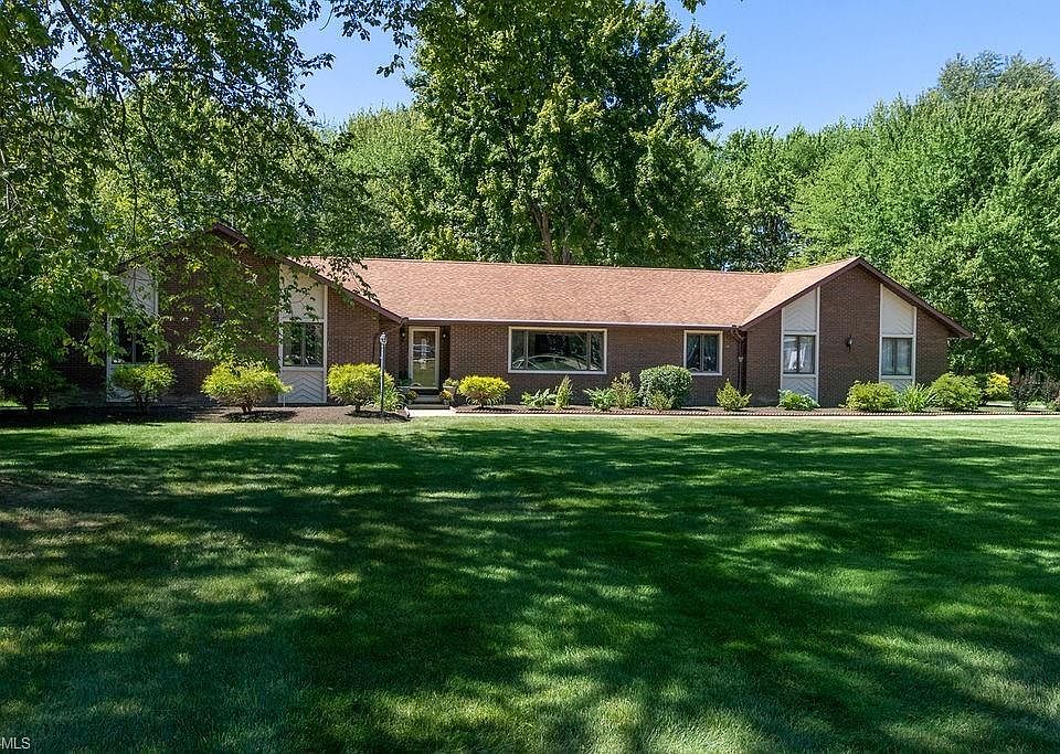 1st image of 2856 Camelot Ct