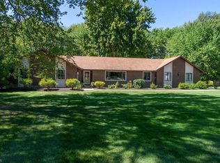 2856 Camelot Ct, Willoughby Hills, OH