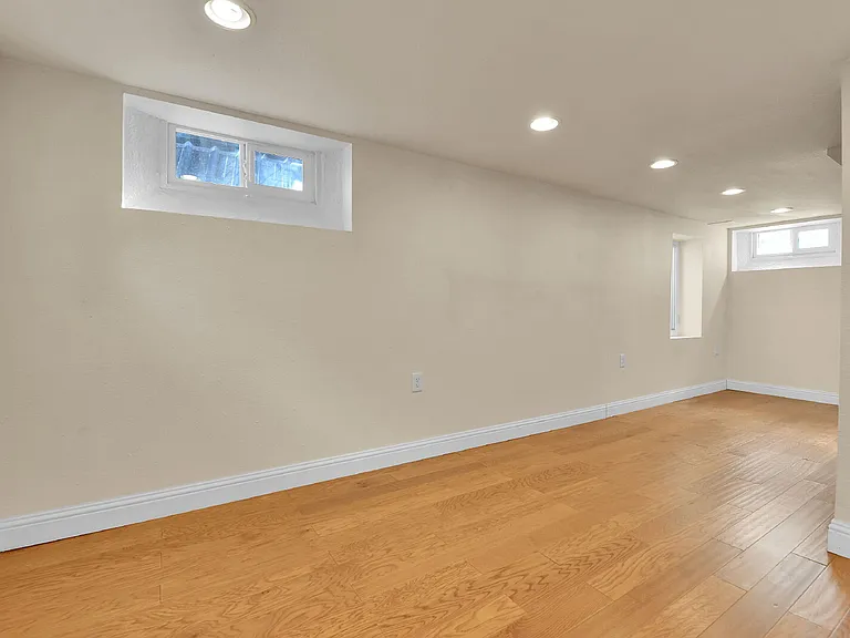 2245 S Franklin St — Photo 31