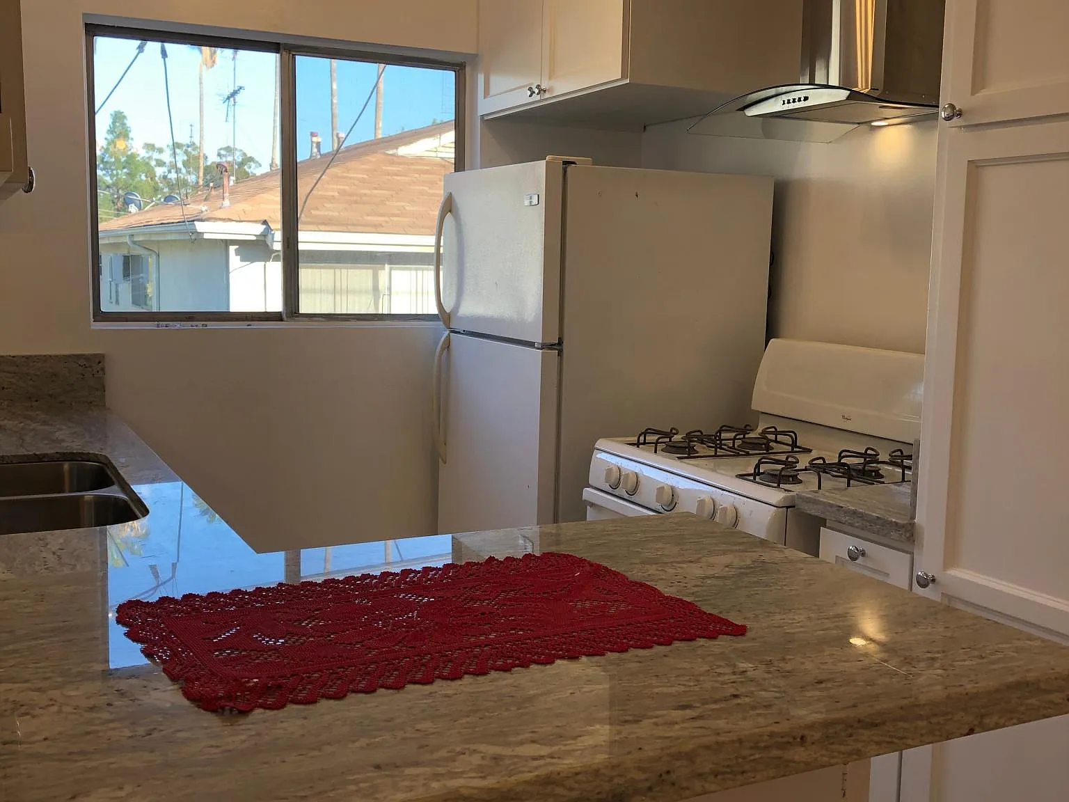 1 bed, 700 sqft, $1,800 — Photo 2