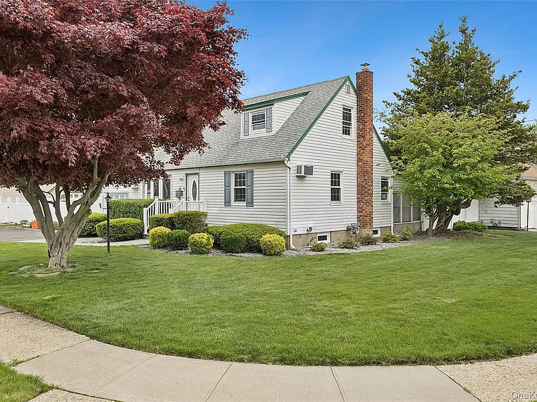 2 Dorset Ln — Photo 2