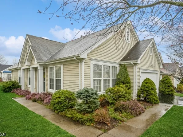 95 Kensington Cir, White Twp., NJ 07823