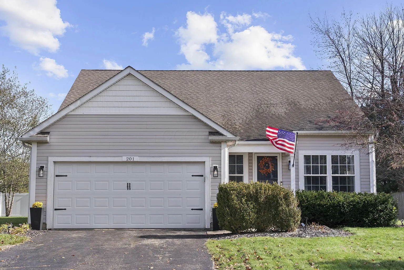 201 Fox Hall Dr photo 1