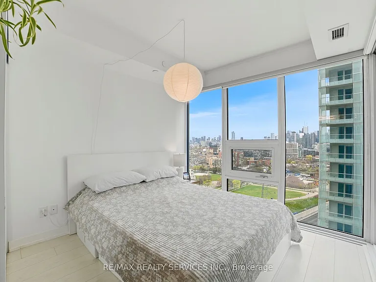 19 Western Battery Rd #2121 — Photo 10