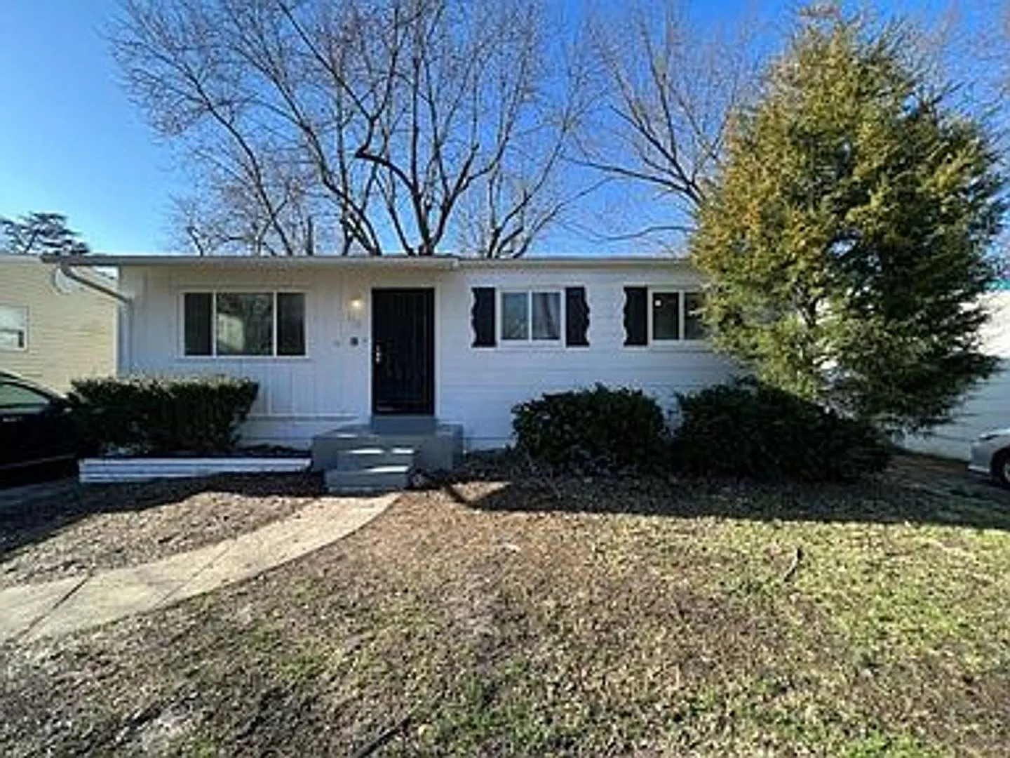 Welcome to 1128 Scott, a charming 3BD, 1BA house located in the heart of St. Louis, MO — Photo 1