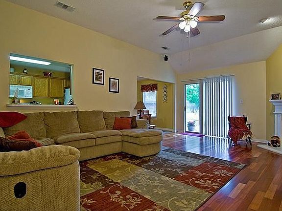 3rd image of 2305 Cross Timbers Dr