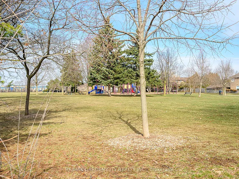 2 Royalwood Ct #59 — Photo 19