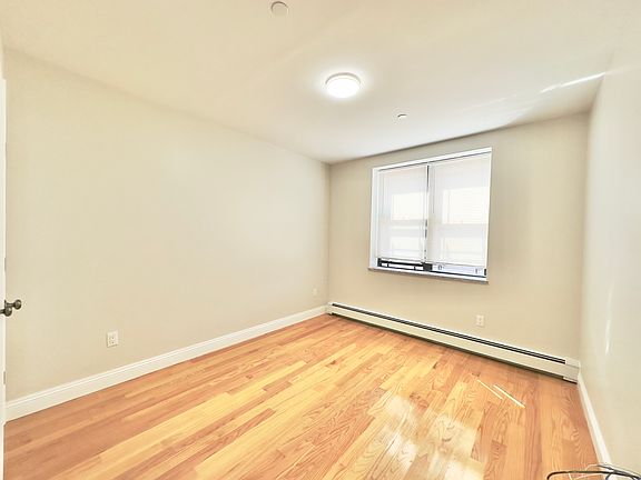 5th image of 3626 172nd St #2R