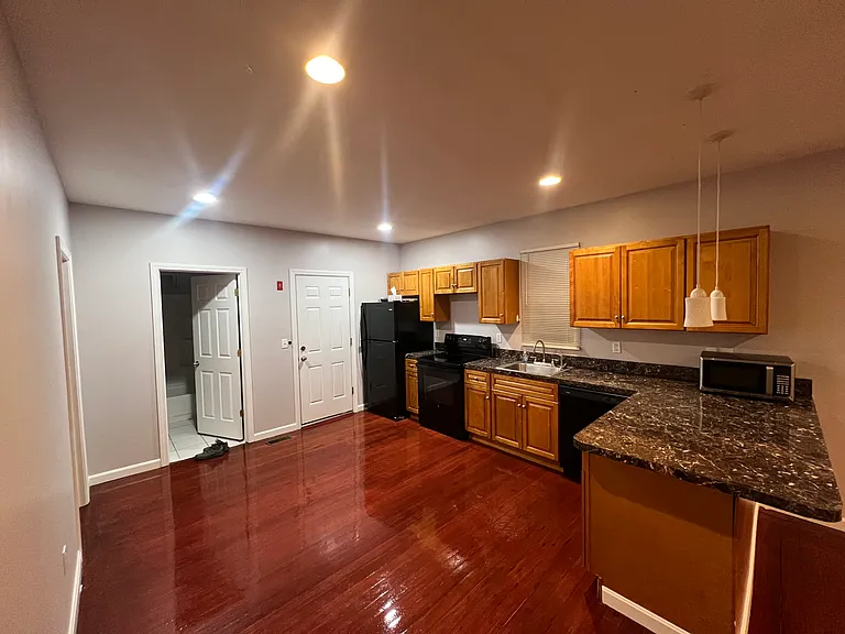 107 Pleasant St #1 — Photo 7
