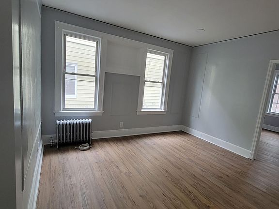 4th image of 360 Schley St #1R