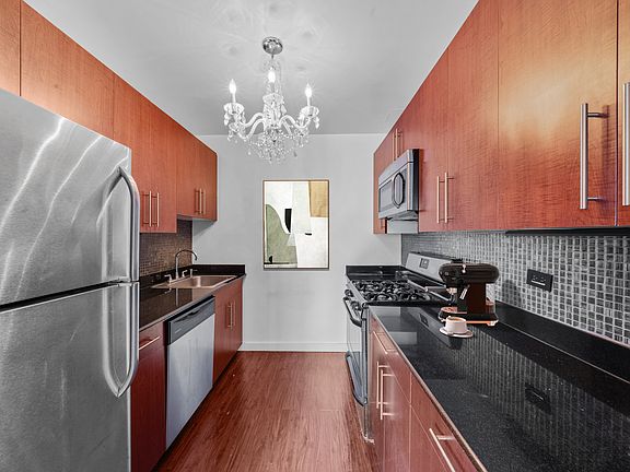 3rd image of 90 John St Unit 2410