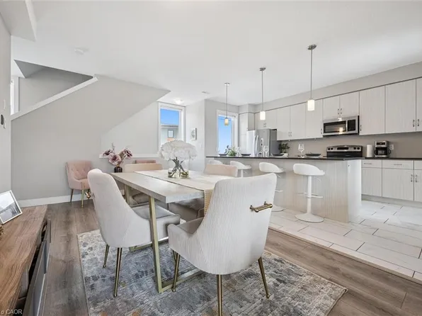 32 Arkell Rd #7, Guelph, ON N1L 0L4