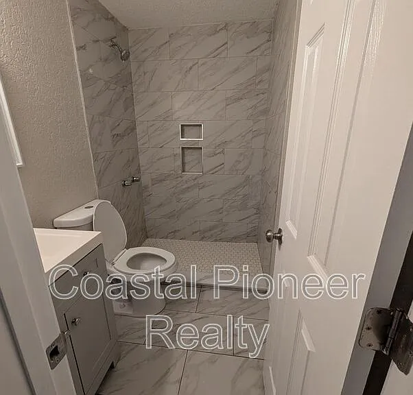 5828 3rd St E — Photo 10