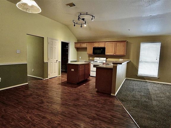 5th image of 19930 Upland Creek Dr