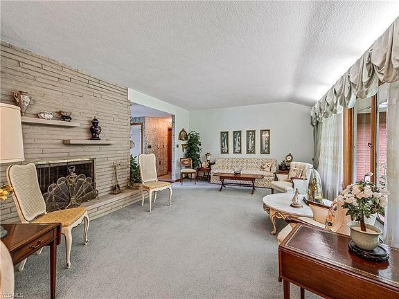 5th image of 332 Franks Ave