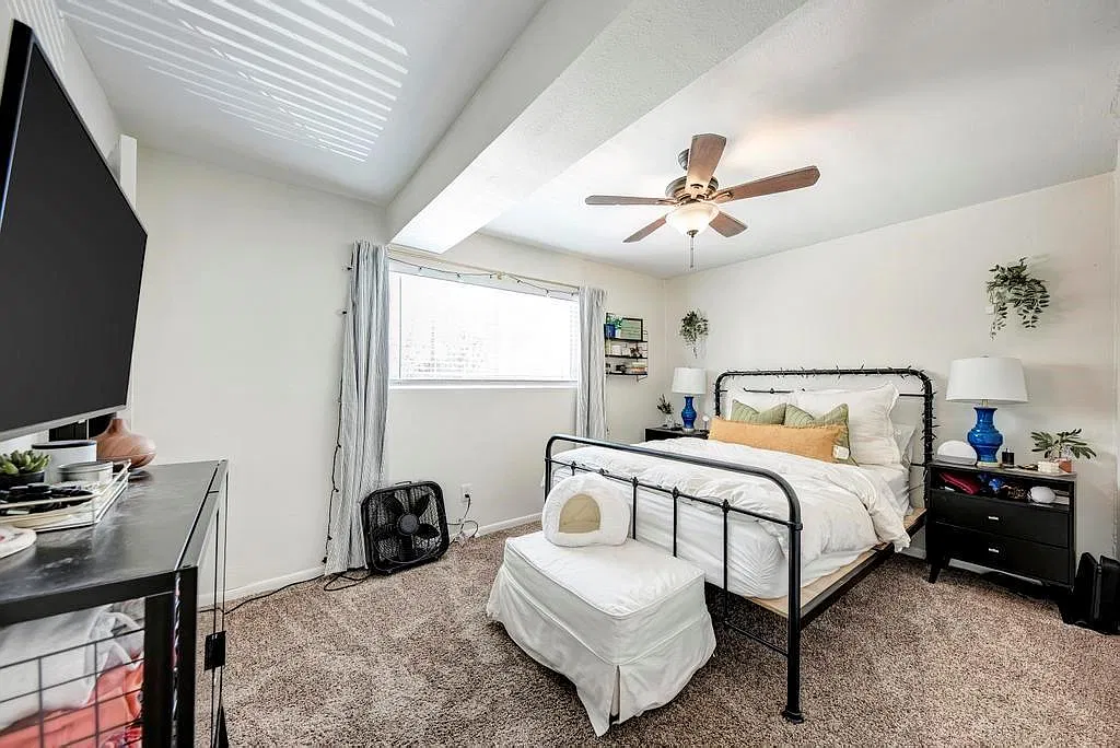 2 bed, 2.0 bath, 829 sqft, $2,200 — Photo 4