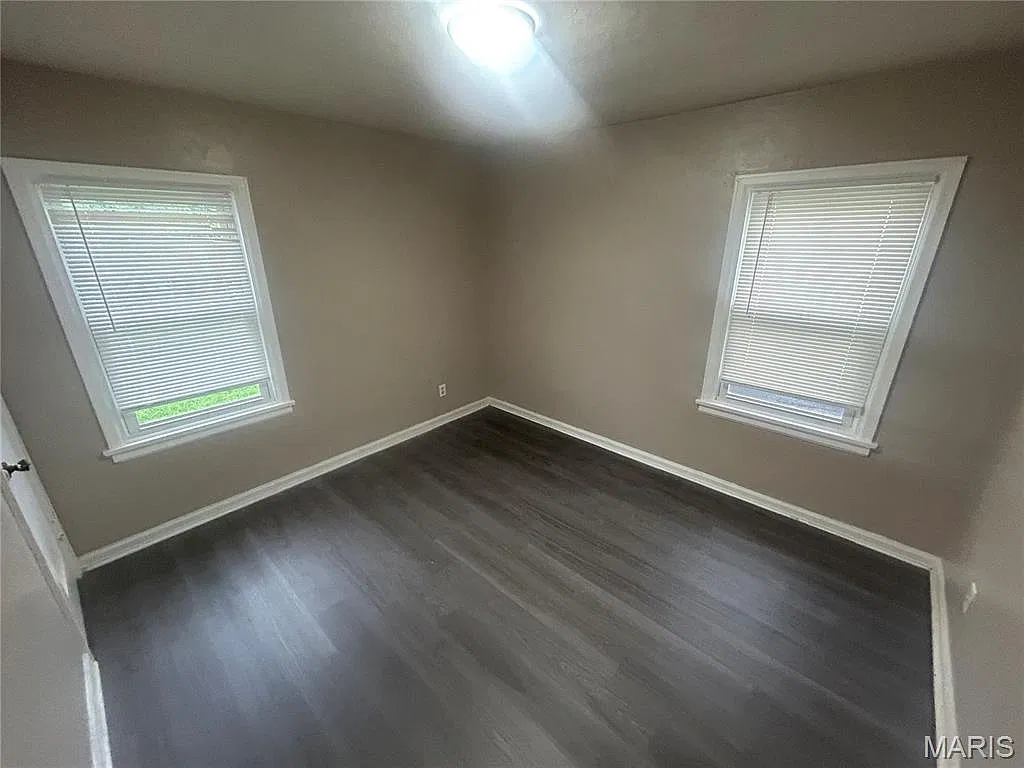 3 bed, 1.0 bath, 871 sqft, $1,350 — Photo 4