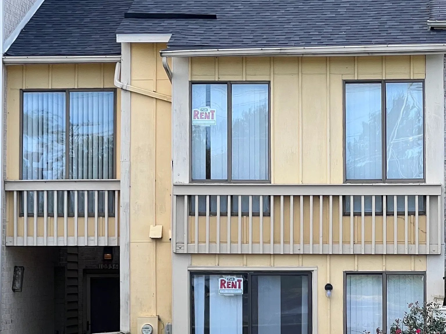 2 bed, 1.5 bath, 978 sqft, $2,400 — Photo 2